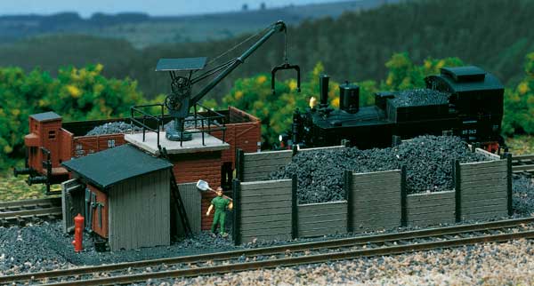 Coal bunker with loading crane<br /><a href='images/pictures/Auhagen/13293.jpg' target='_blank'>Full size image</a>